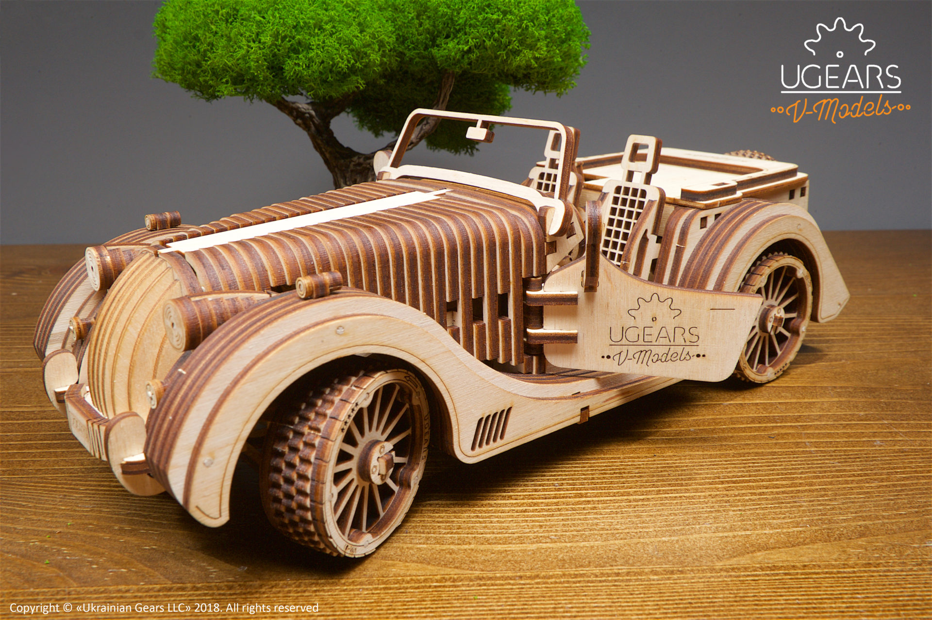 Ugears 3D puzzle Roadster VM-01, 437 ks